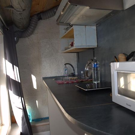 Insolite Studio -La Tour Des Templiers- Montfrin Exteriör bild