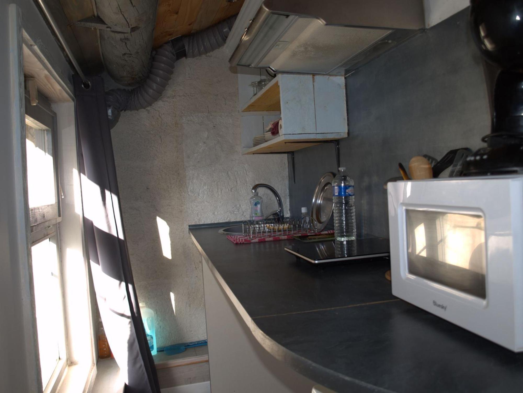 Insolite Studio -La Tour Des Templiers- Montfrin Exteriör bild